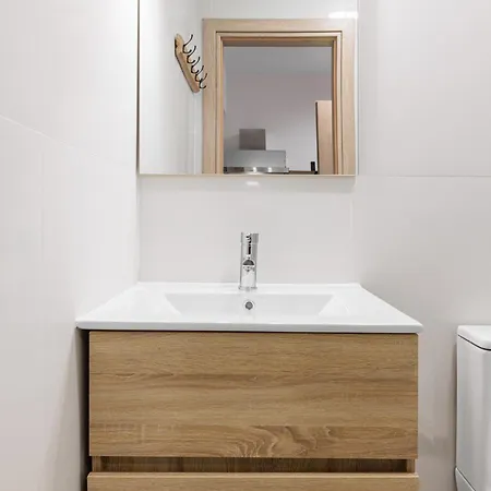Local Homes Apartment *